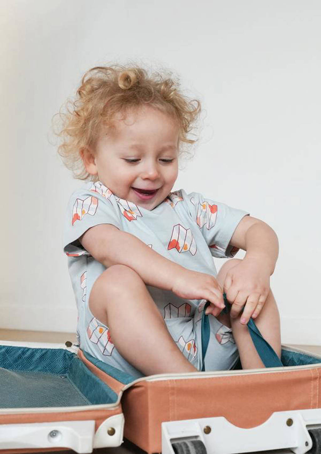 The New Chapter baby T-shirt Ezra met all over print lichtblauw/oranje