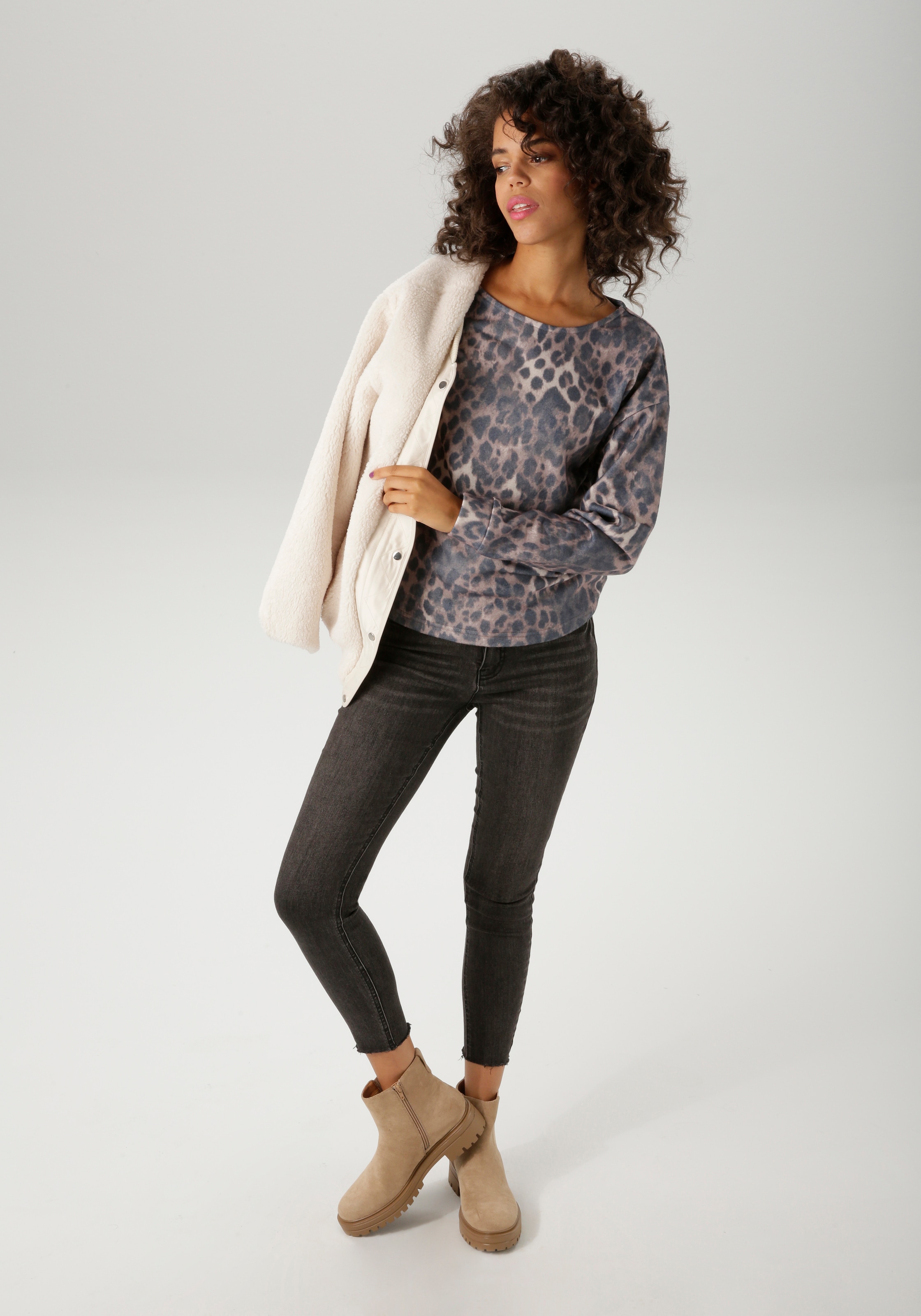 Aniston CASUAL Sweatshirt , mit trendigem Leo-Druck - jedes Teil ein Unikat - NEUE KOLLEKTION