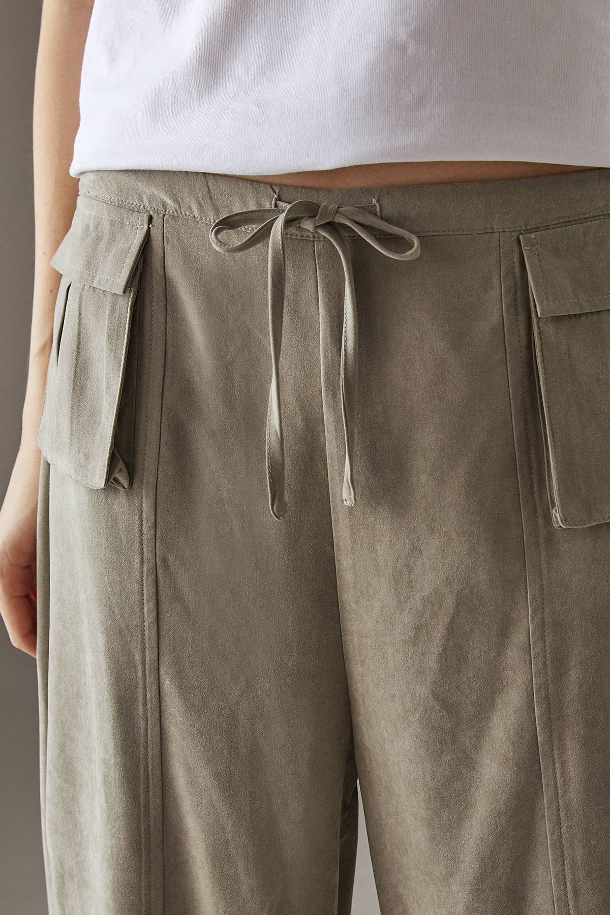 Warehouse Pantalon Large à Poches Utilitaires en Satin Pêche