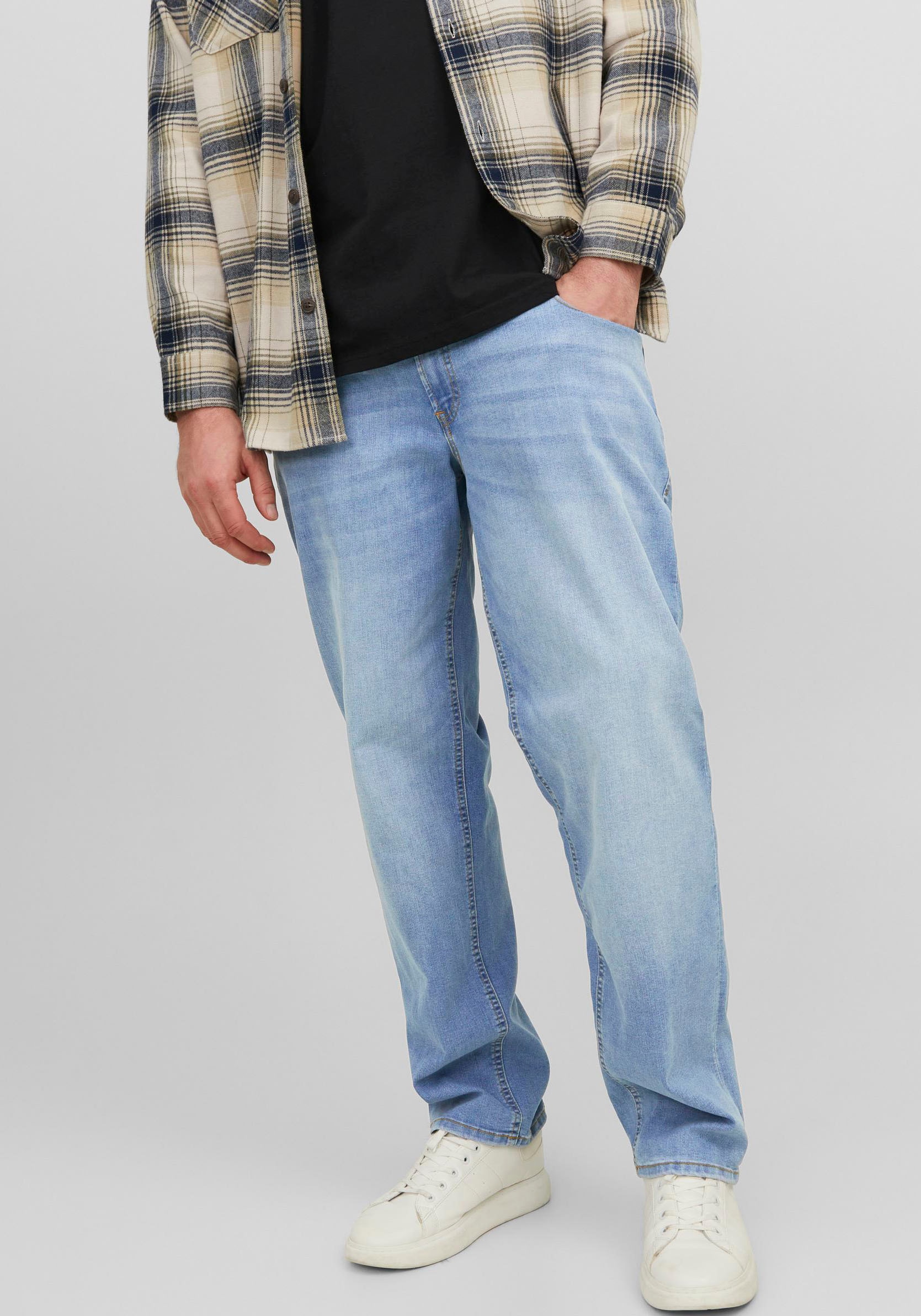 Jack & Jones PlusSize Tapered-fit-Jeans »JJIMIKE mit Abriebeffekten und funktionalen Taschen«, mit Used-Optik
