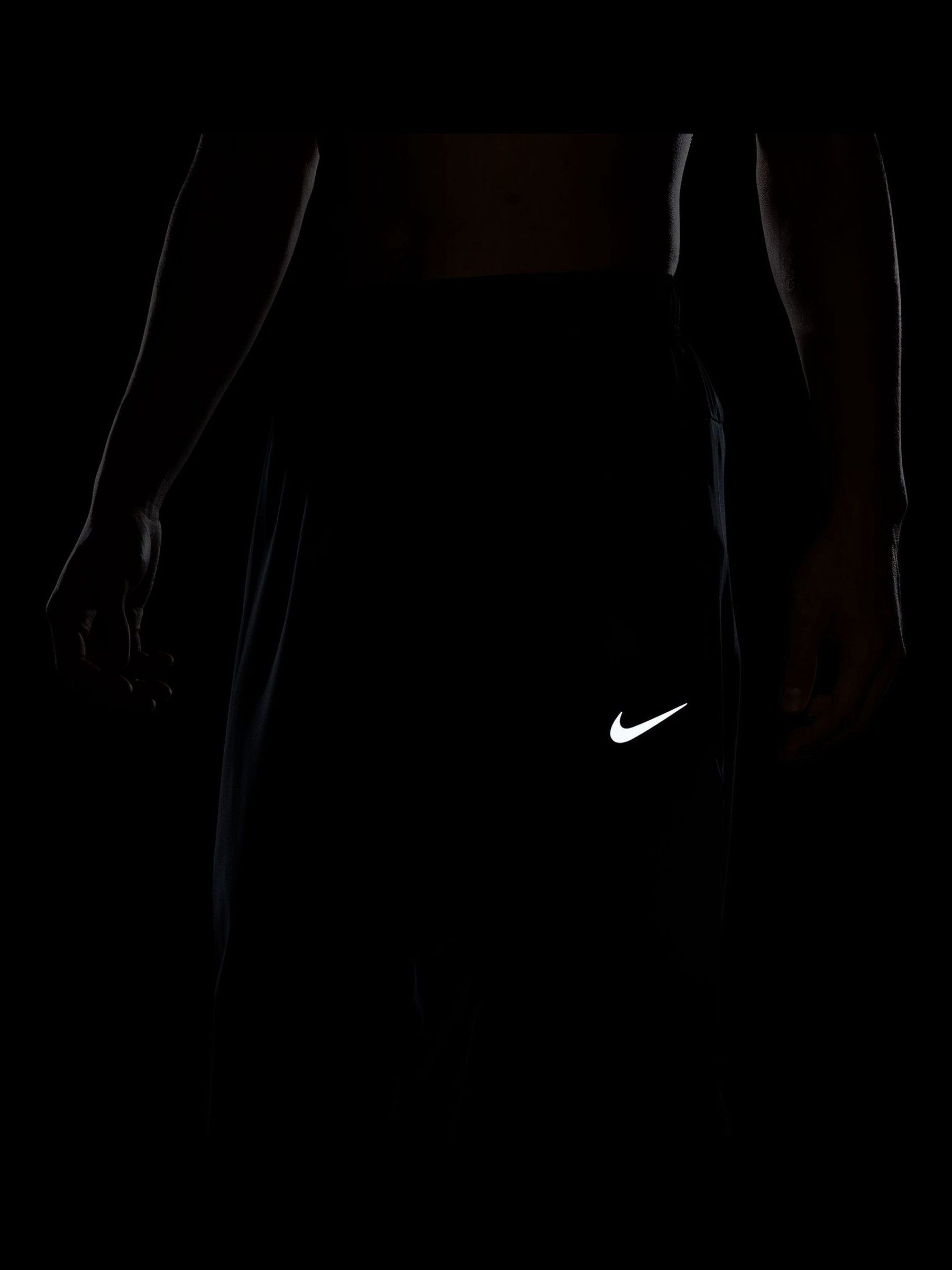 Zwart - Nike Dri-FIT Form trainingsbroek met taps toelopende pijpen