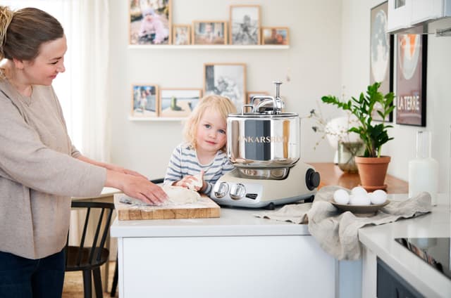 Ankarsrum Assistant Original køkkenmaskine AKM6230HB (beige)