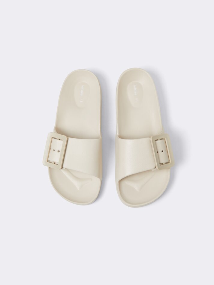 Sandália com fivela - Branco-creme