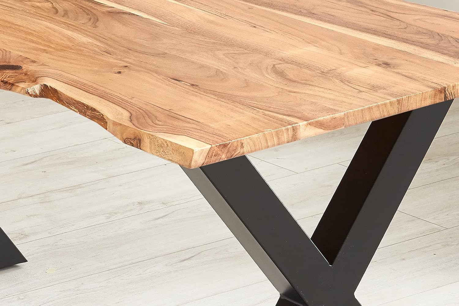 SAM Esstisch 280x100 cm Burgos, Akazienholz massiv + naturfarben + lackiert, echte Baumkante, Baumkantentisch mit X-Gestell aus Metall schwarz, Tischplatte 26 mm