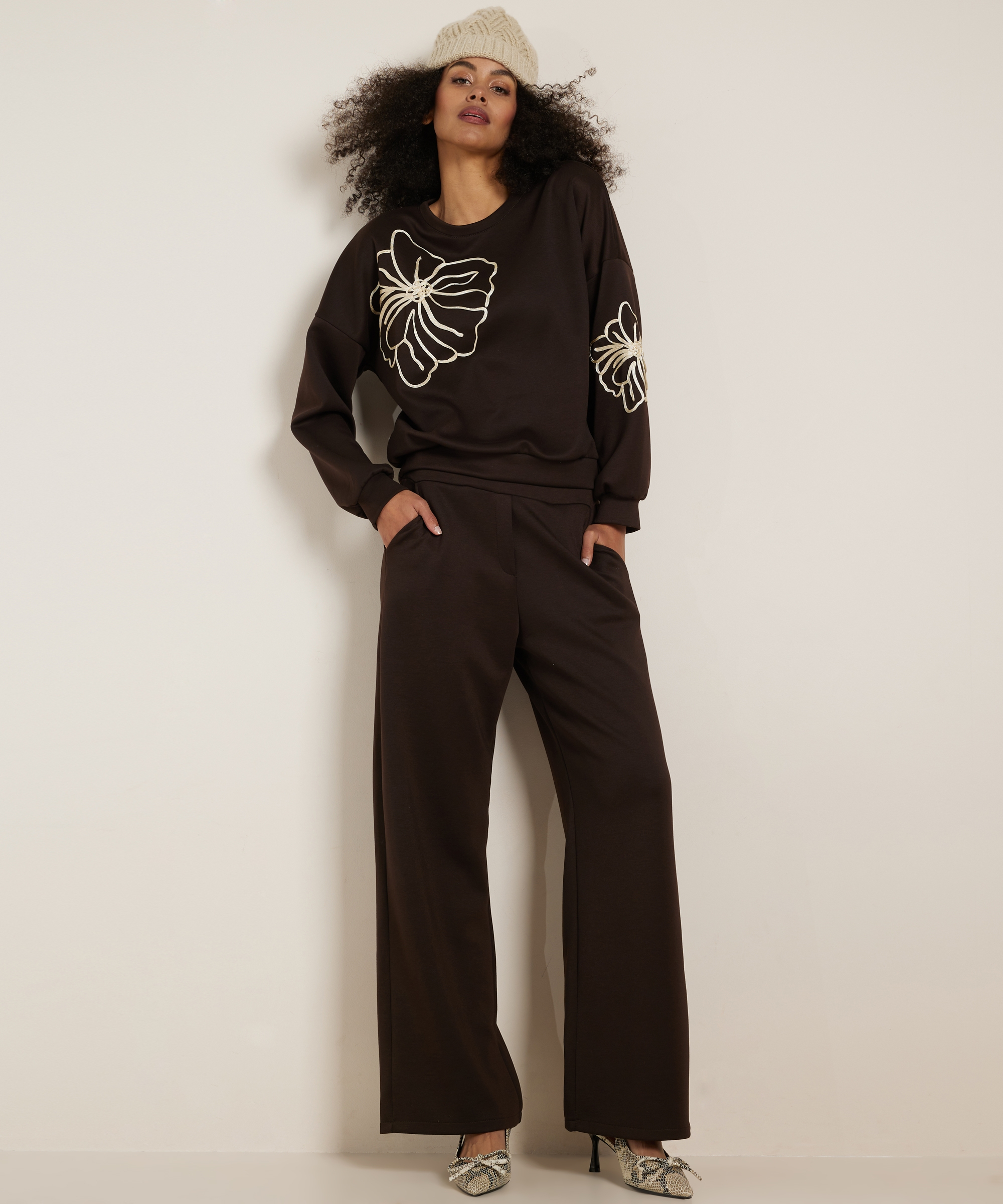 trui met bloem embroidery