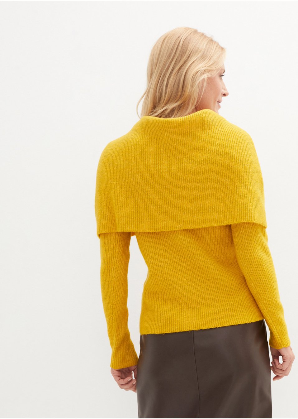 Pull avec empiècement cape modulable