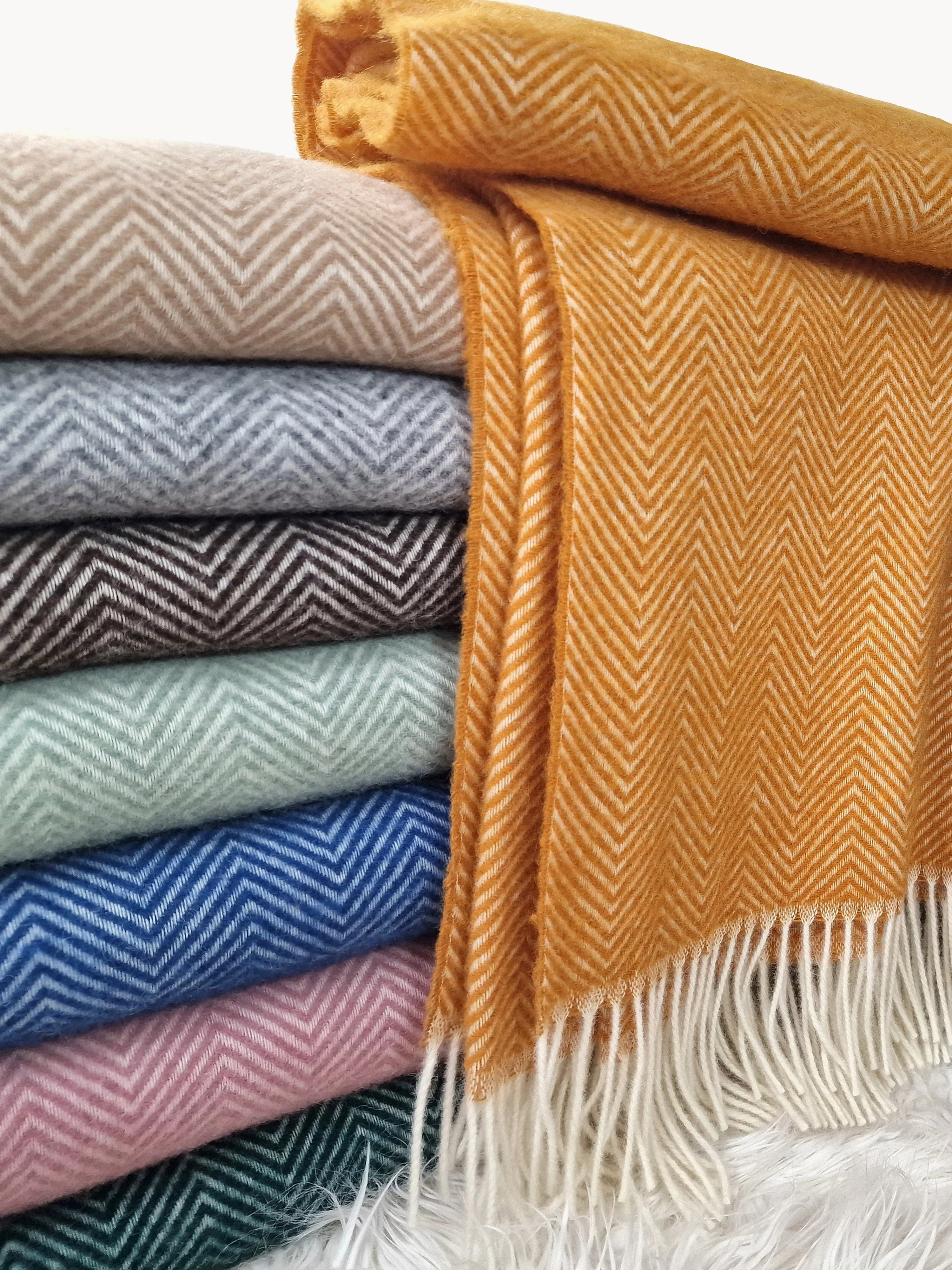 Wollen plaid Tyrol met visgraatpatroon en franjes