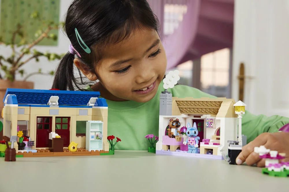 LEGO®ANIMAL CROSSING 77050 - BOUTIQUE NOOK ET MAISON DE ROSIE