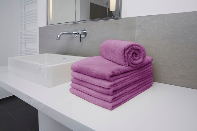 Primera Duschtuch »Premium« mit einer eleganten Chenille-Bordüre