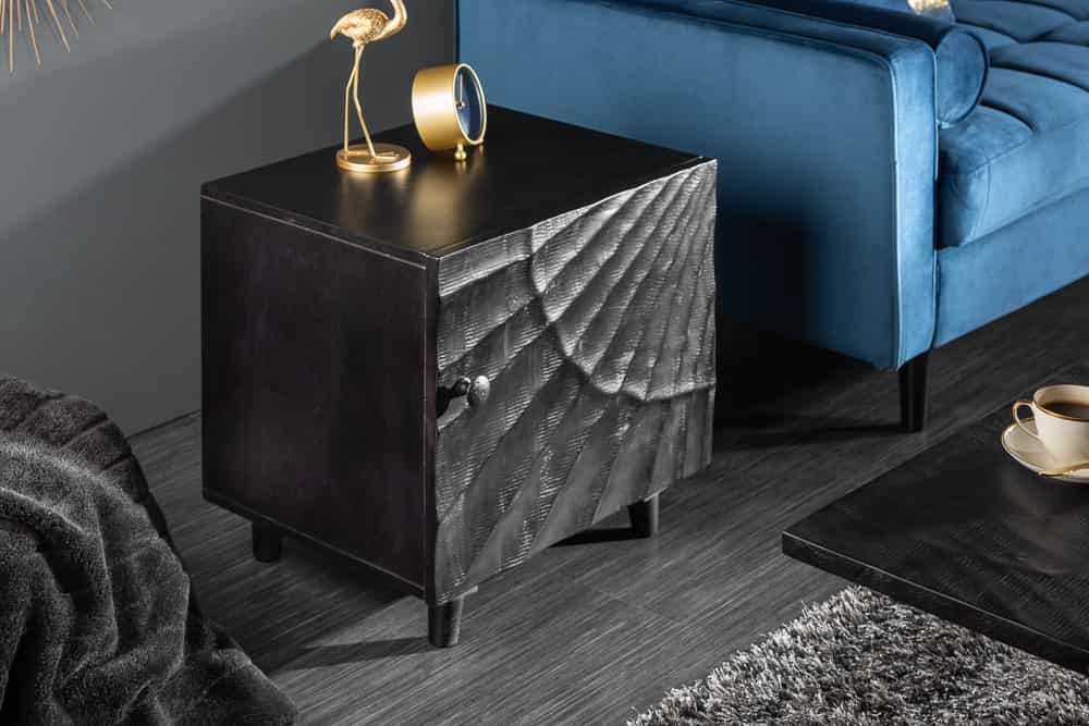 Massiver Nachttisch SCORPION 50cm schwarz Mangoholz Beistelltisch mit 3D Schnitzereien