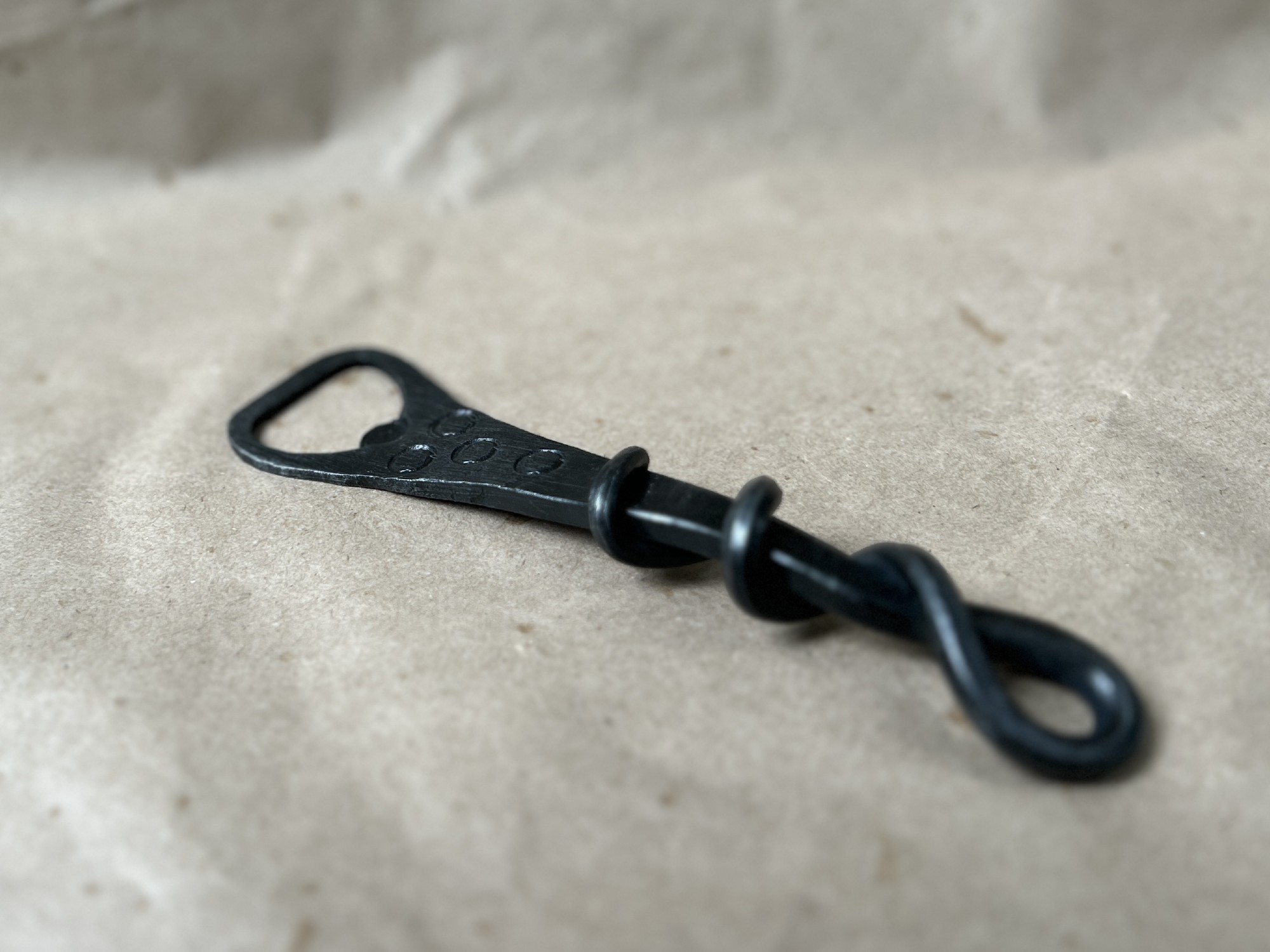 Flaschenöffner aus Eisen, anthrazit, H 17 cm, B 4,5 cm zu 9,50