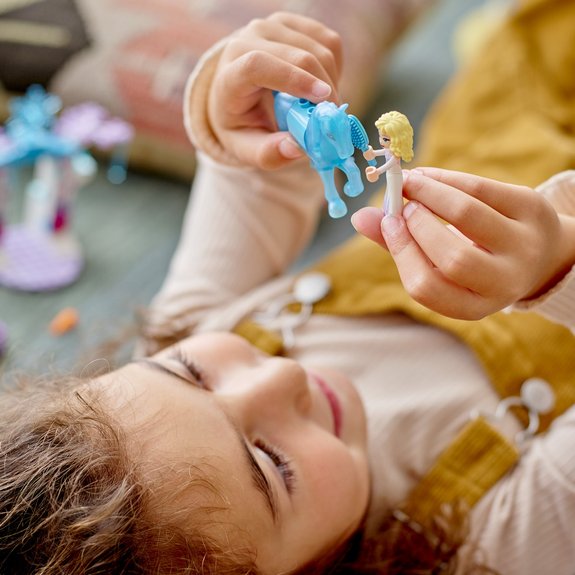 Elsa et l’écurie de glace du Nokk LEGO®  43209