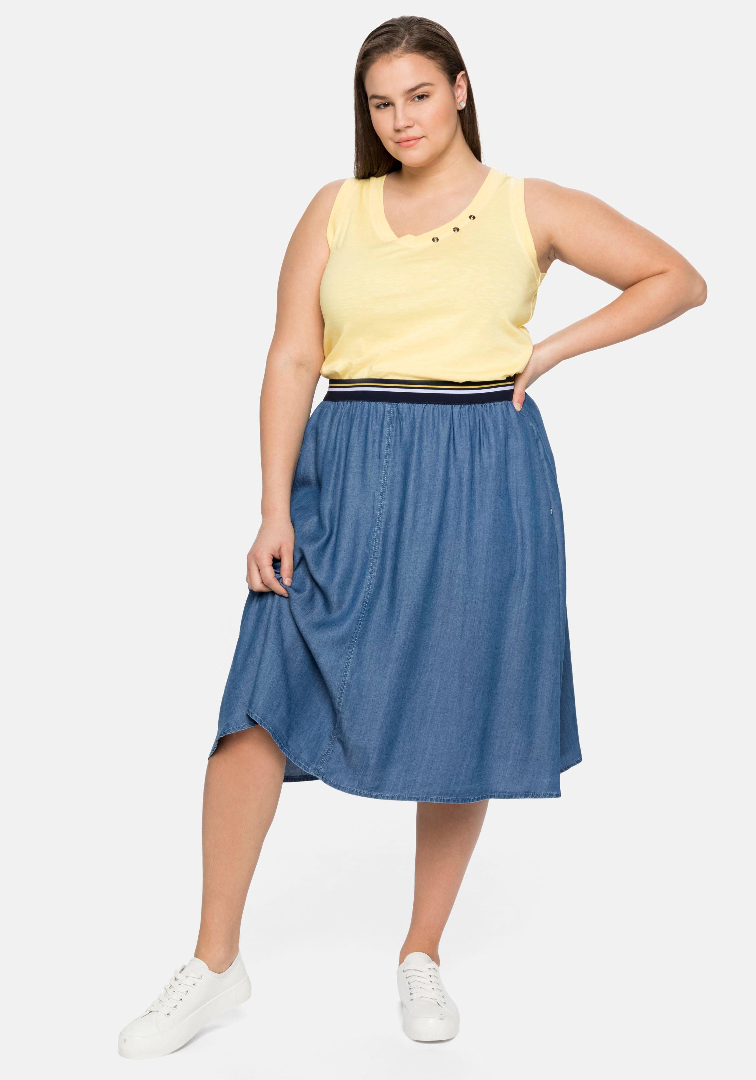 Tanktop mit Dekoknöpfen am V-Ausschnitt