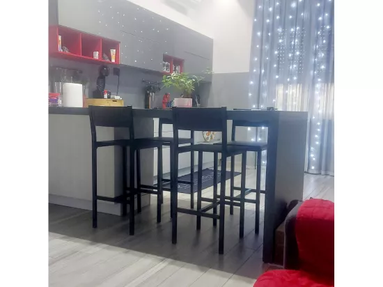 Lot de 2 tabourets noirs modernes et confortables, hauteur d'assise 67 cm, mod. LIGNANO par Yelloo