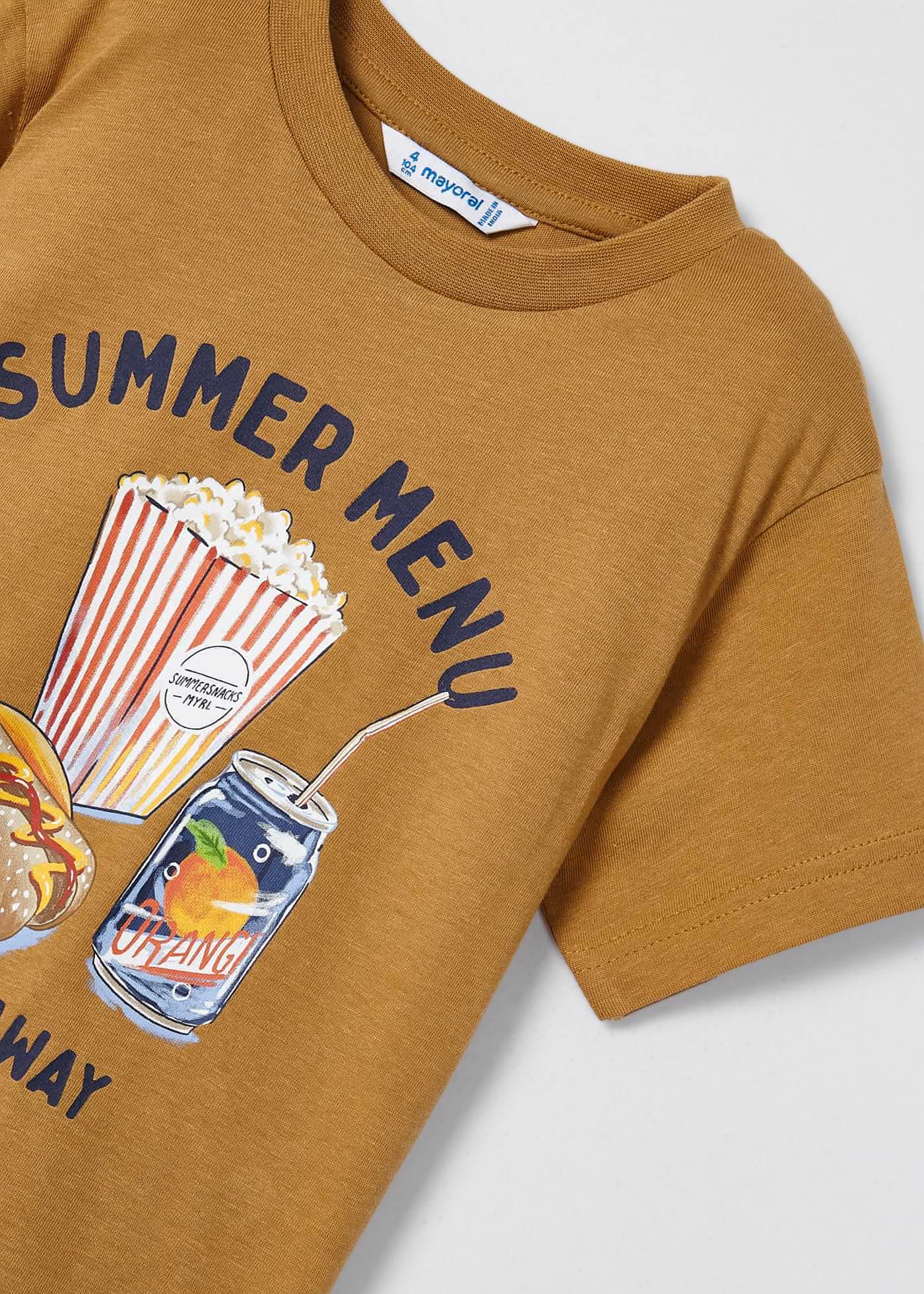 Camiseta infantil masculina em algodão sustentável com estampa.