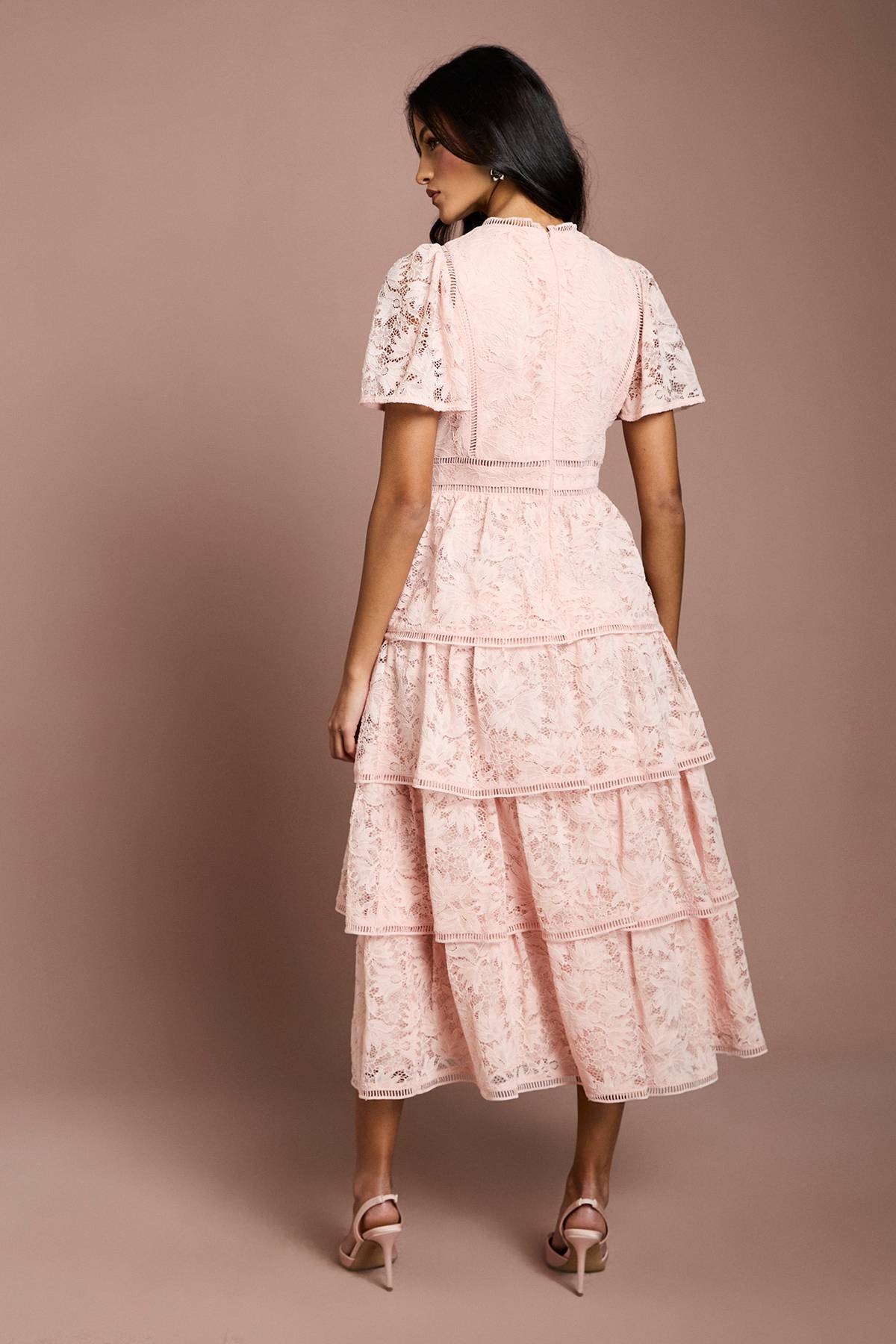 Coast Robe en Dentelle à Volants Étagée Petite Taille avec Manches Papillon et Finitions