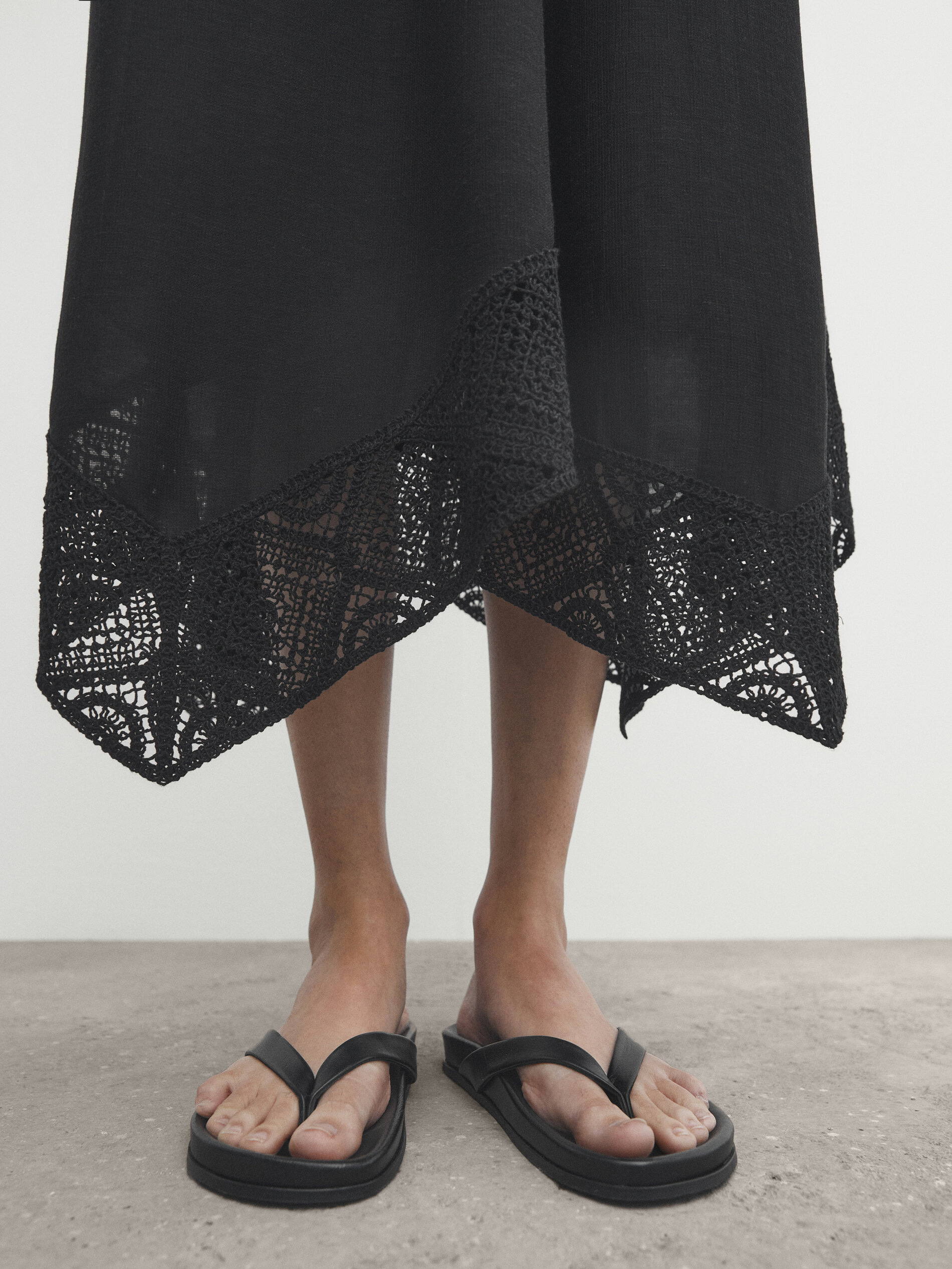 Vestido lencero com detalhe de crochê - NEGRO