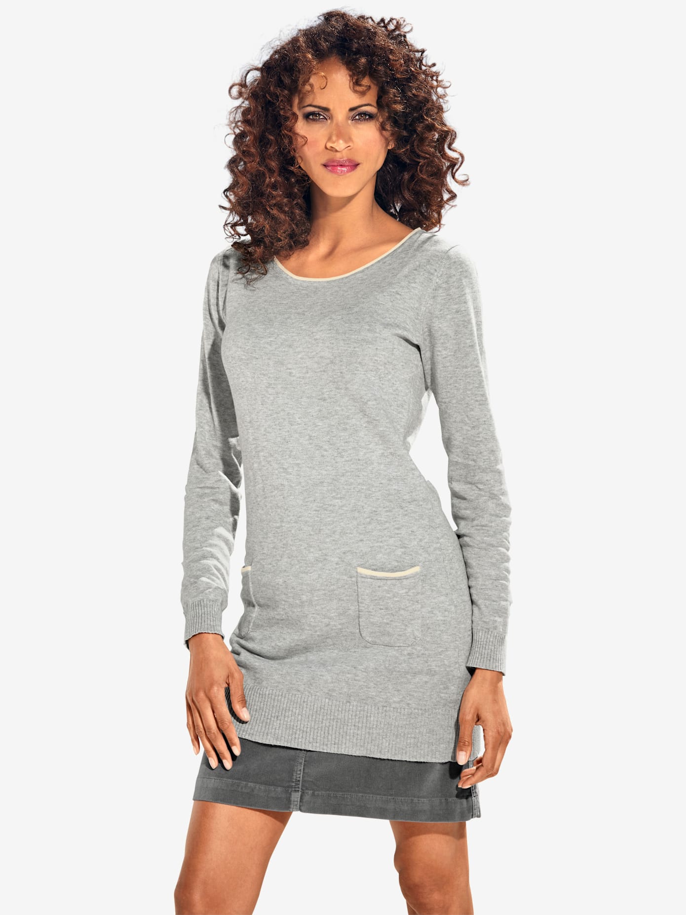 Pull long look tendance avec découpes au dos