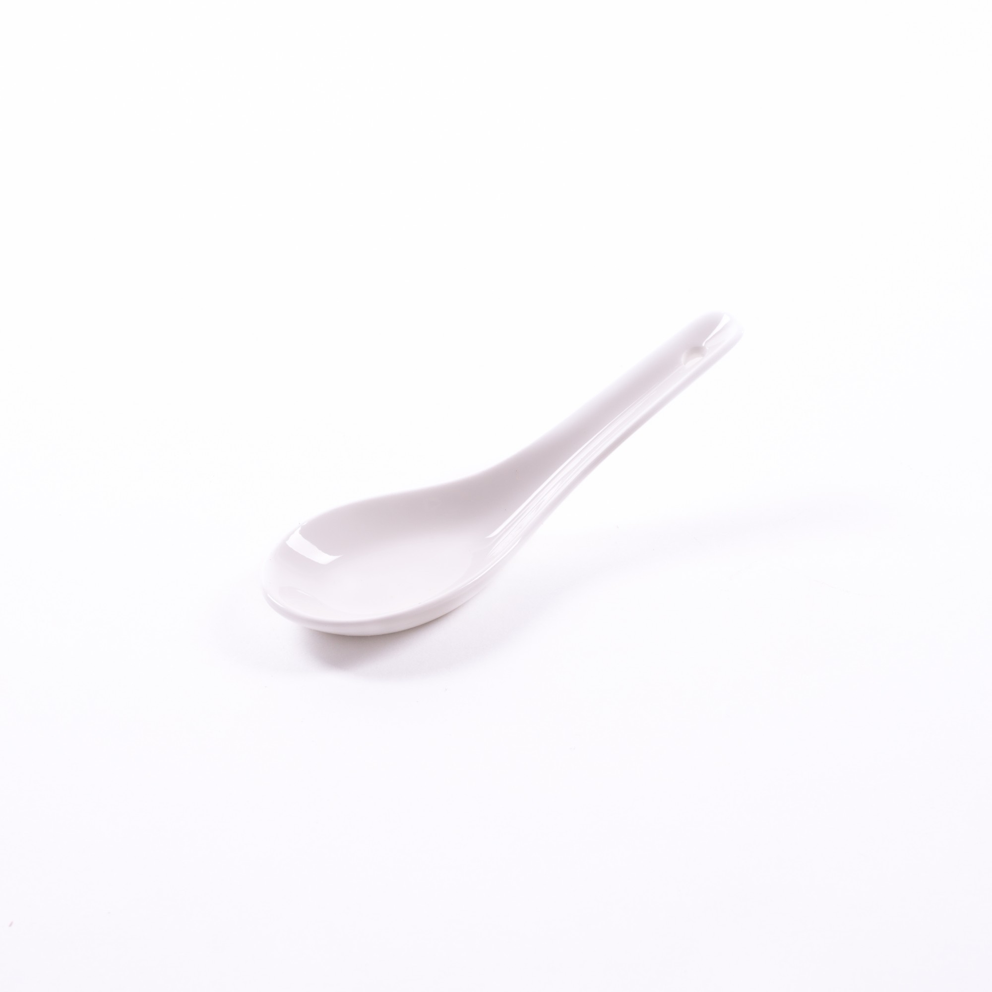 Chinesischer Löffel aus Keramik, weiß, L 11 cm, B 4 cm zu 2,00