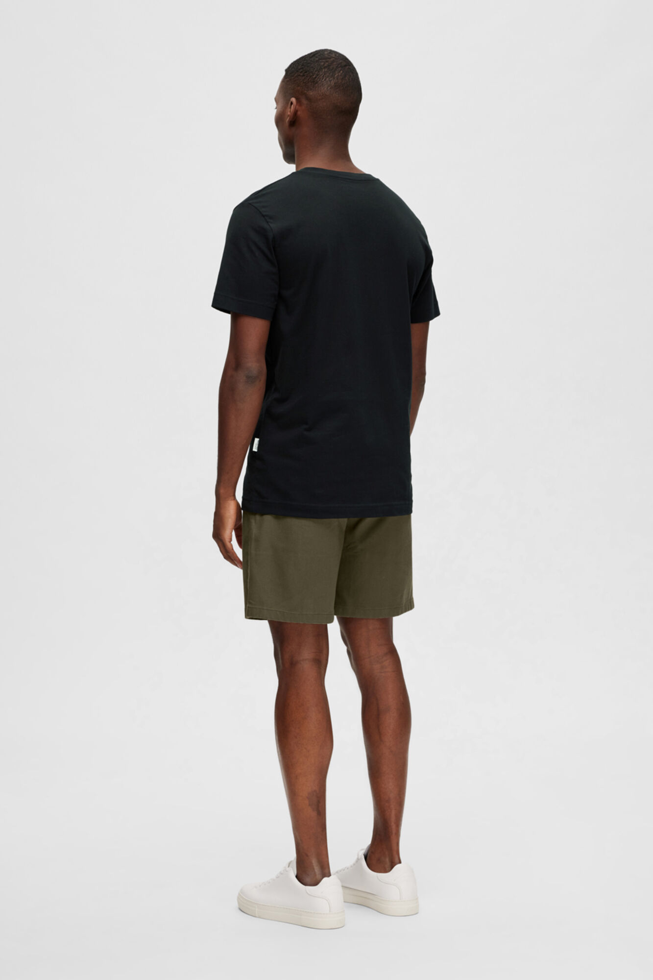 Camiseta de algodão orgânico com detalhes bordados - Preta