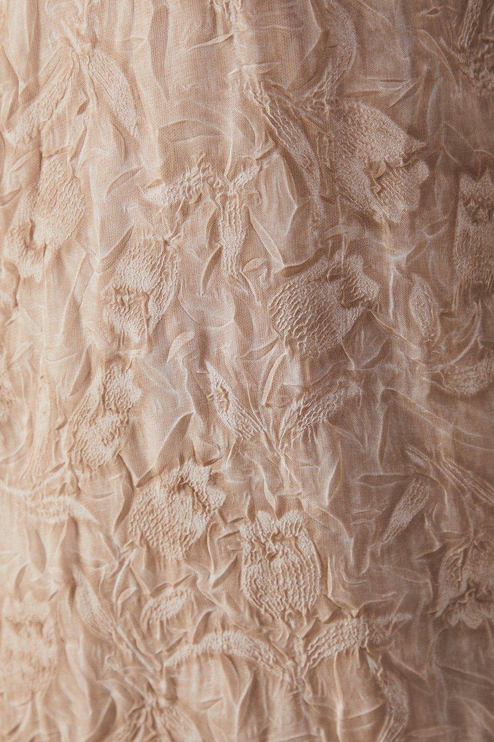 Warehouse Robe T-shirt Mi-longue en Organza Tissu Premium
