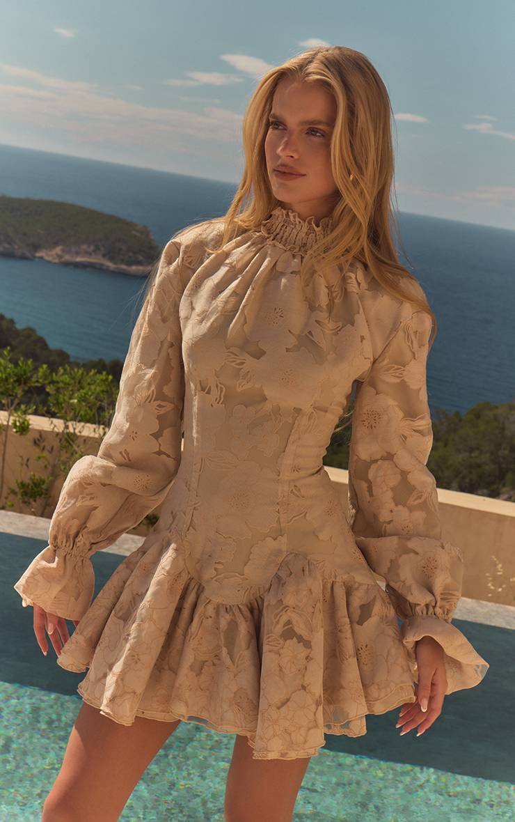 Pêche Robe À Manches Longues En Mousseline Fleurie Avec Ourlet À Volants