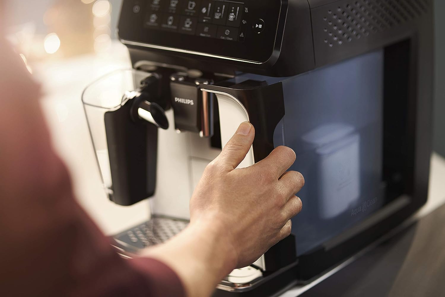 Máquina de café expresso totalmente automática Philips Série 3200 com LatteGo, preta (recondicionada)