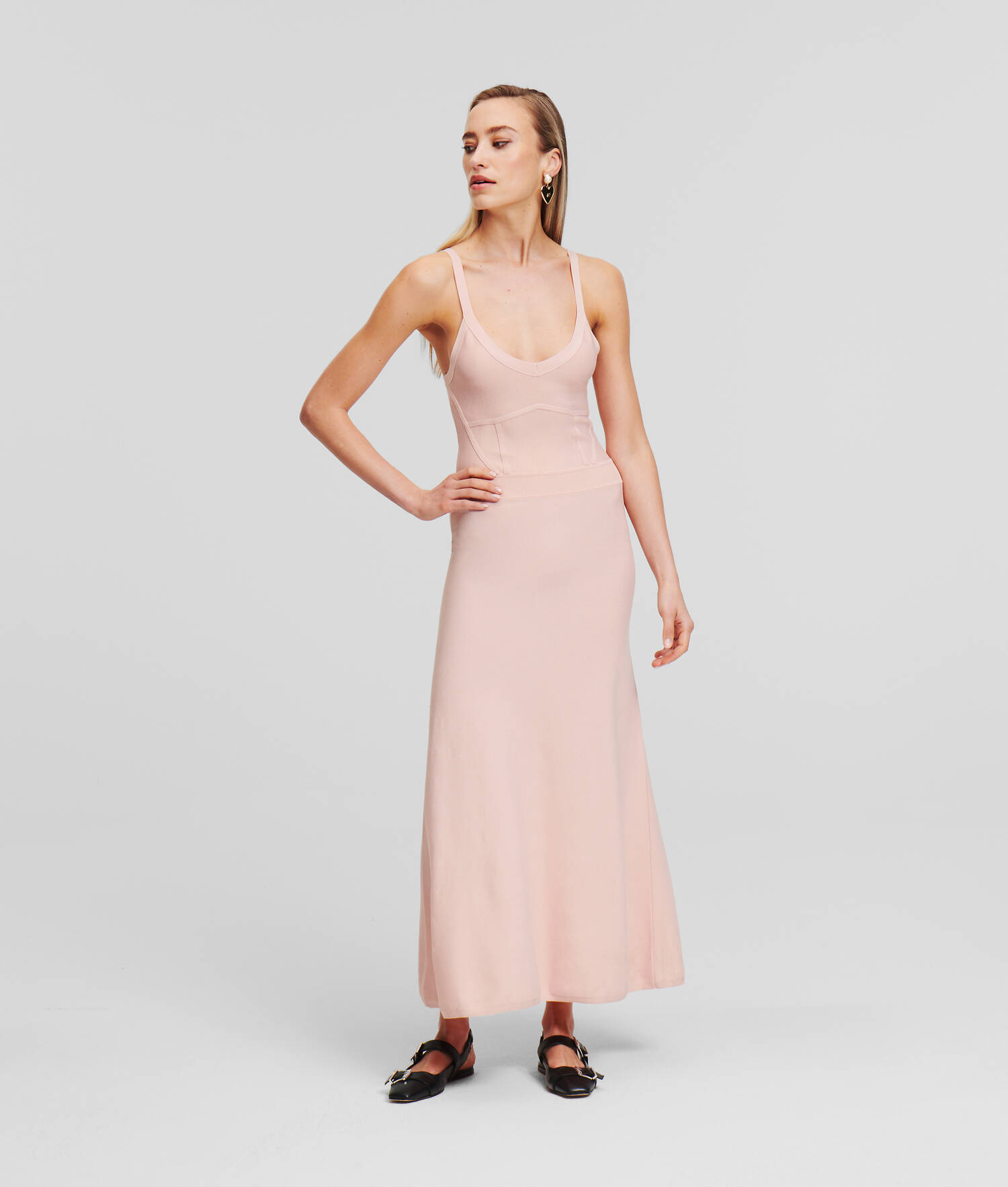 ROBE EN TRICOT À BRETELLES