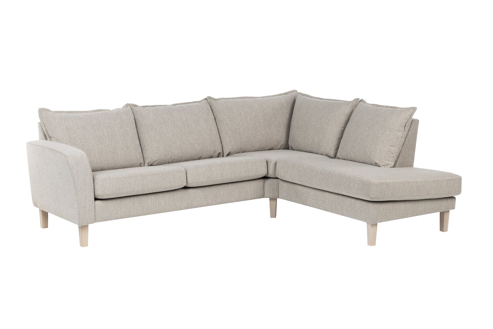 Slogen hjørnesofa Oppsett AH. 2,5-seter med åpen ende høyre. Tekstil Dragon Sand med soft ryggpute. Vange A og hvitpigmentert ben 178.