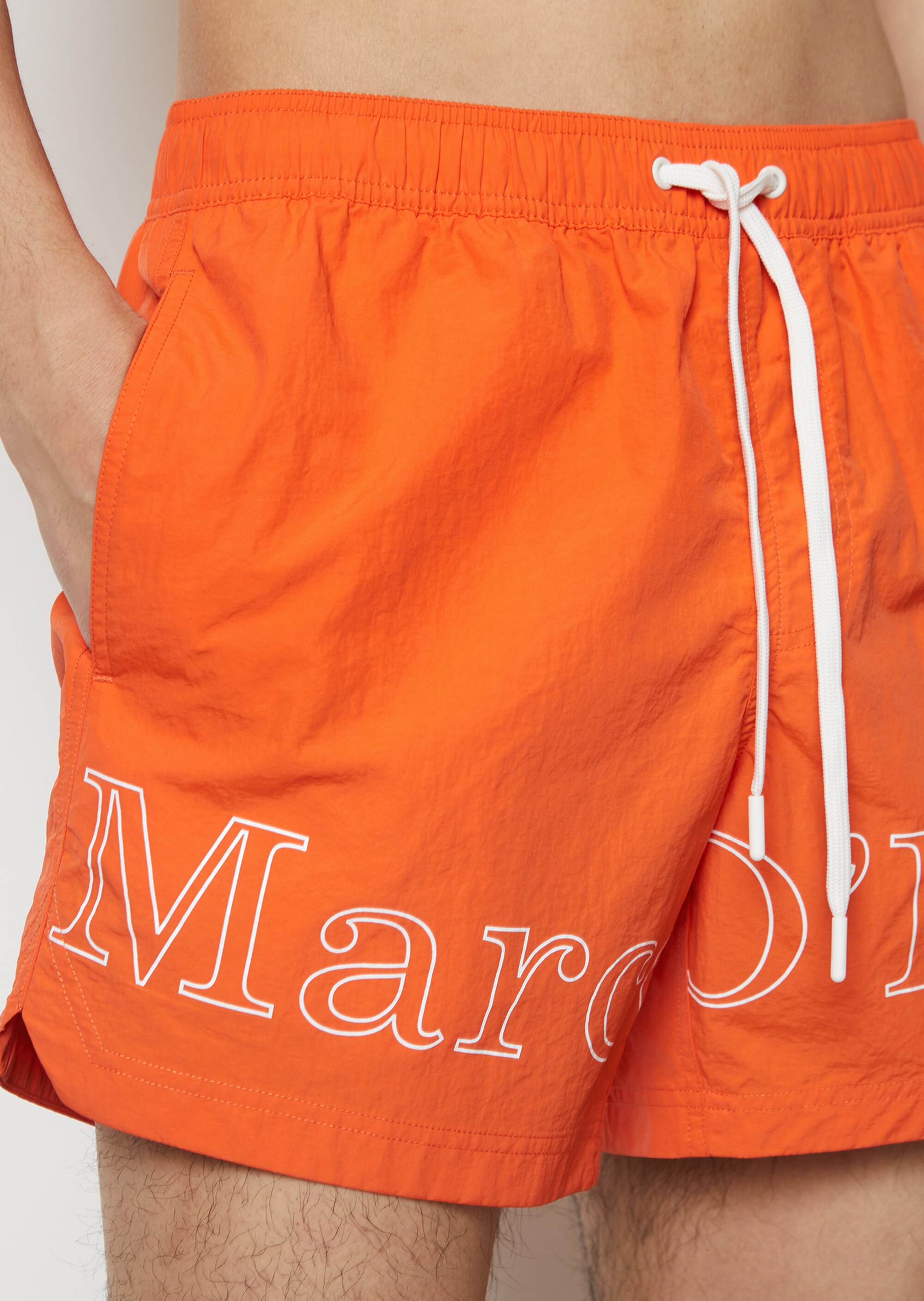 Badeshorts mit großem Logoprint