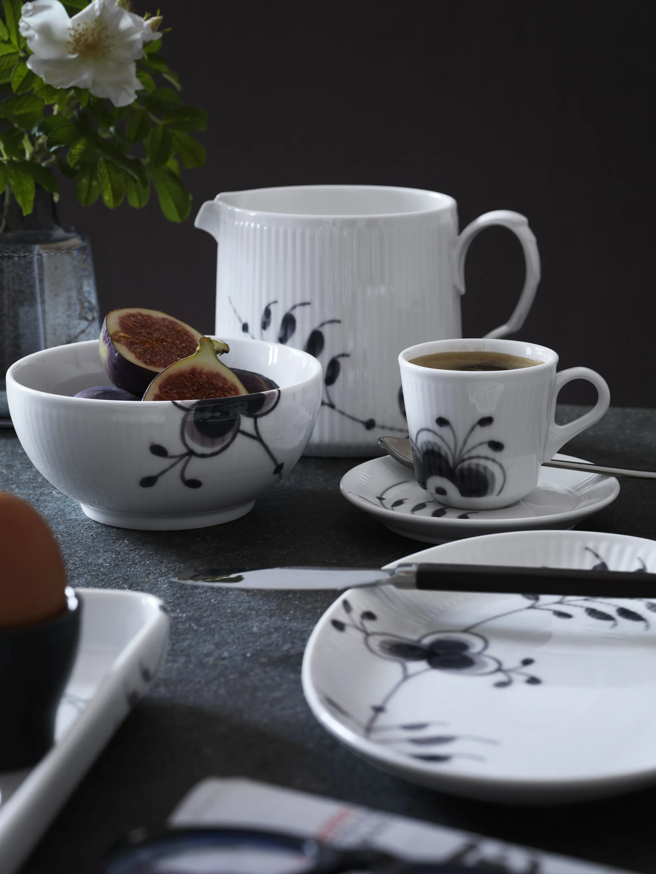 Royal Copenhagen Sort Mega Riflet Asiet