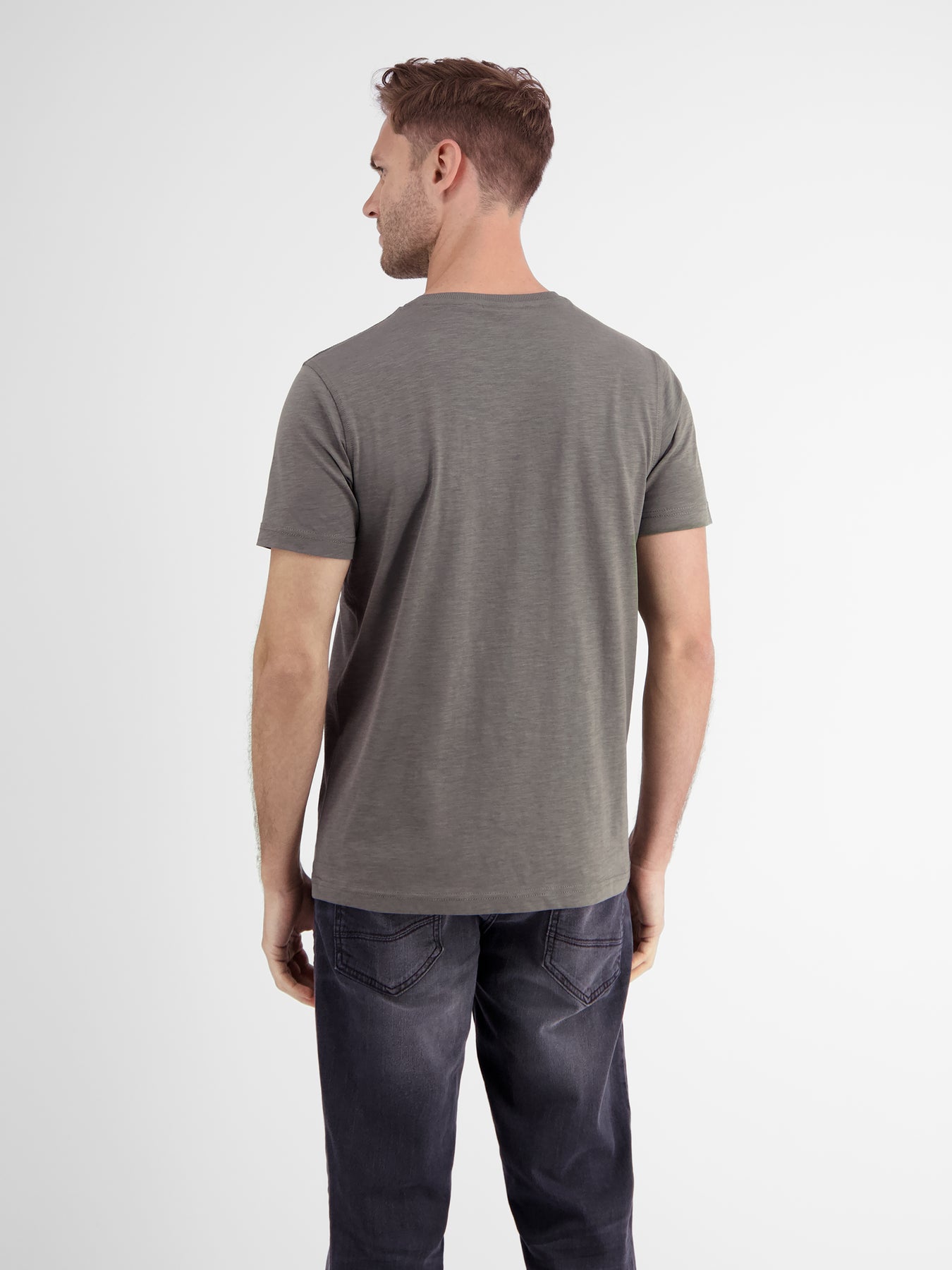 O-Neck T-Shirt. Brustprint