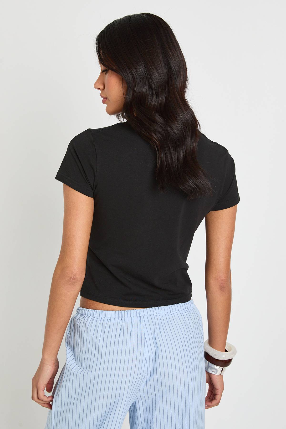 boohoo Tee-shirt Court À Fleurs Bleues Imprimées