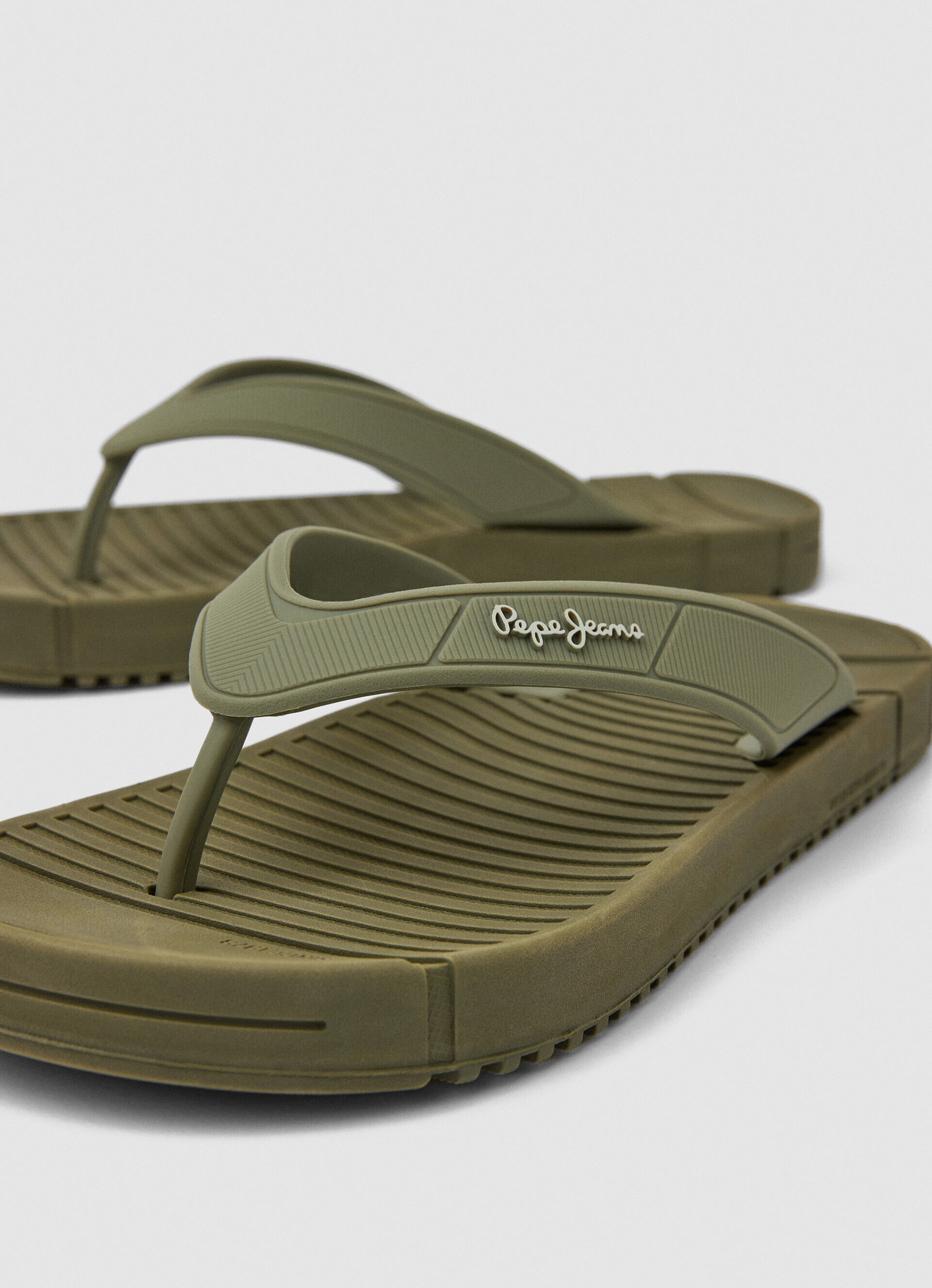 CHANCLAS PLAYA SHORE - army green
