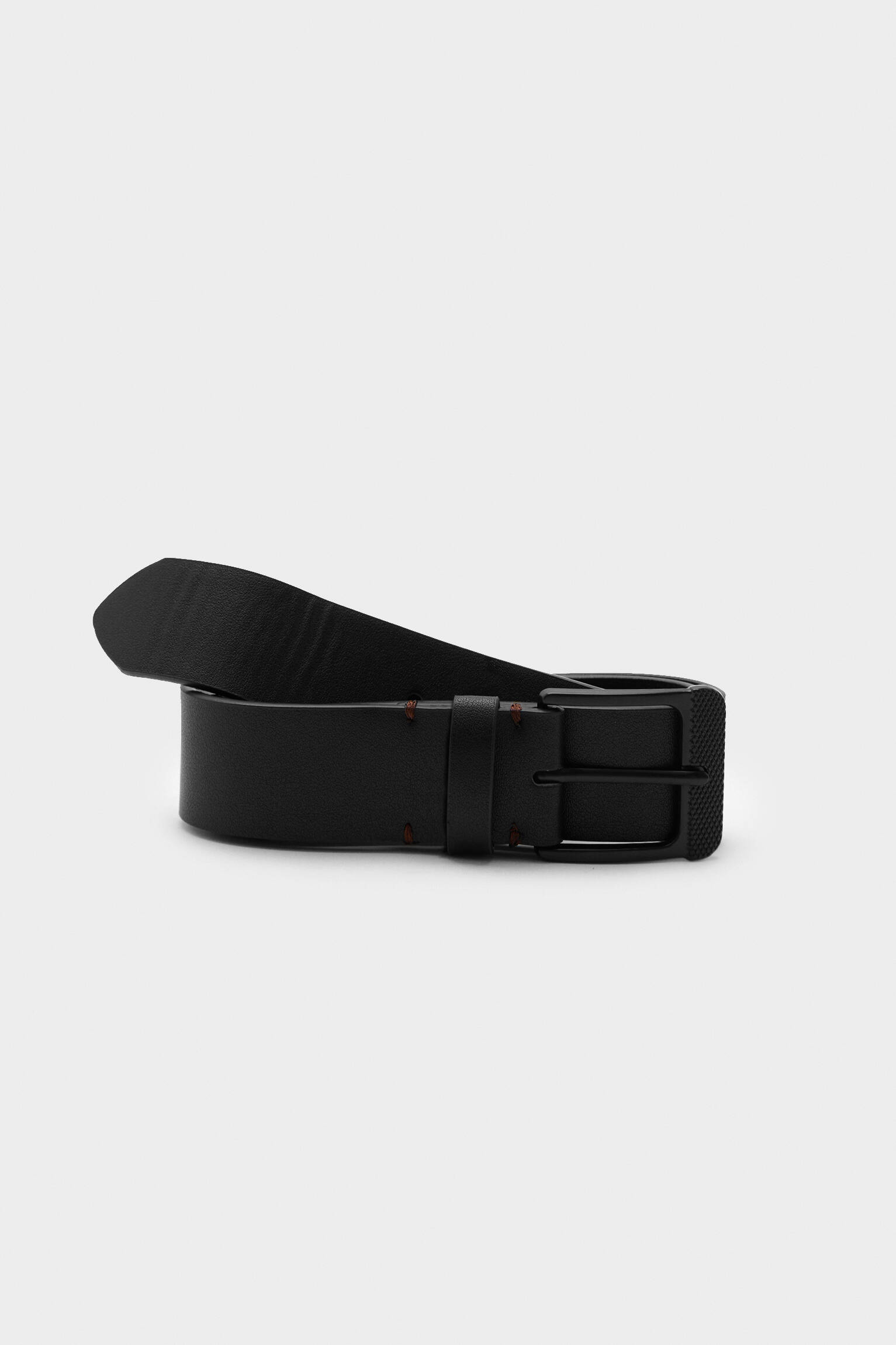 CINTO PRETO COM EFEITO DE COURO - PRETO