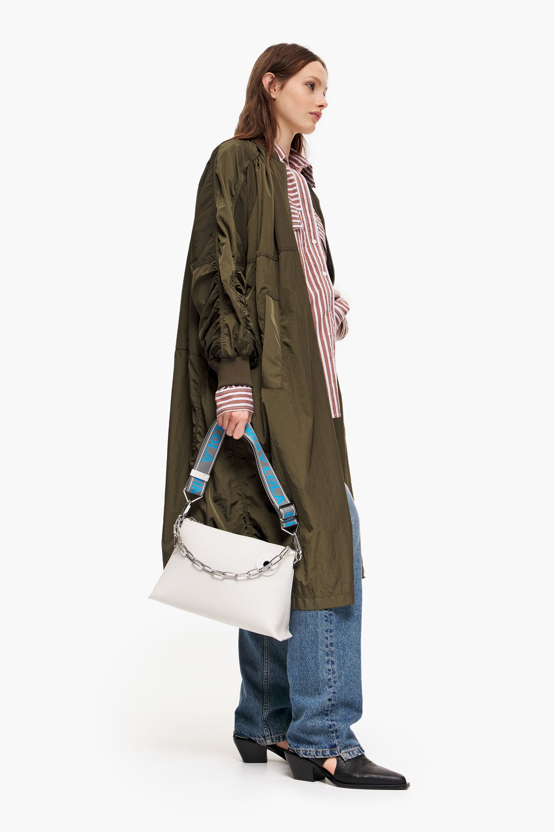 Bolsa trapezoidal tamanho M em couro off-white