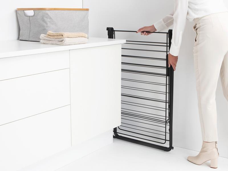 Brabantia Standtrockner HangOn mit Stange 25 m, Schwarz Wäschehänger mit Hängebügel