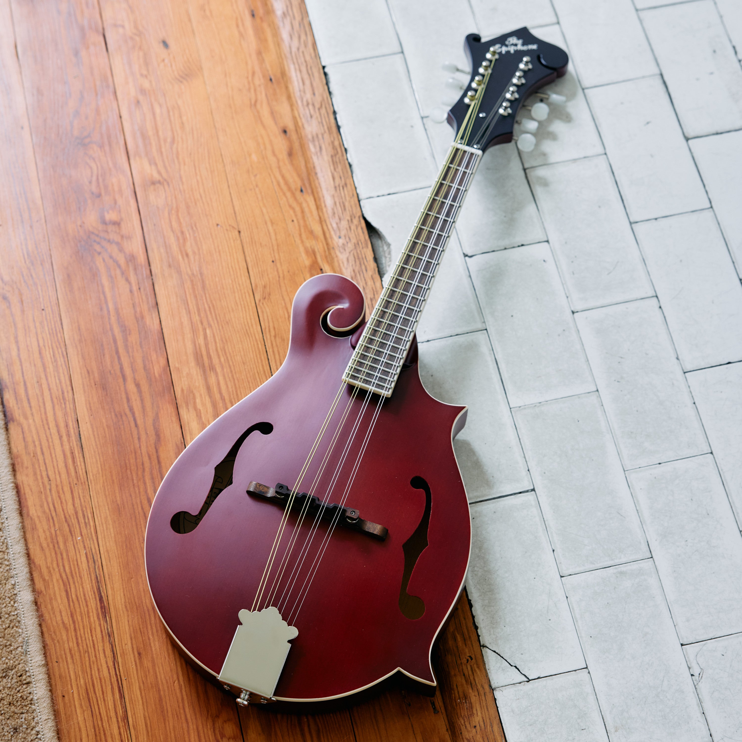 Epiphone F-5 Studio Wine Red Satin F-stijl mandoline met premium gigbag
