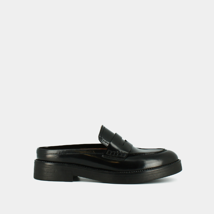 Mocassins à bouts ronds et surpiqûres  en cuir glacé noir