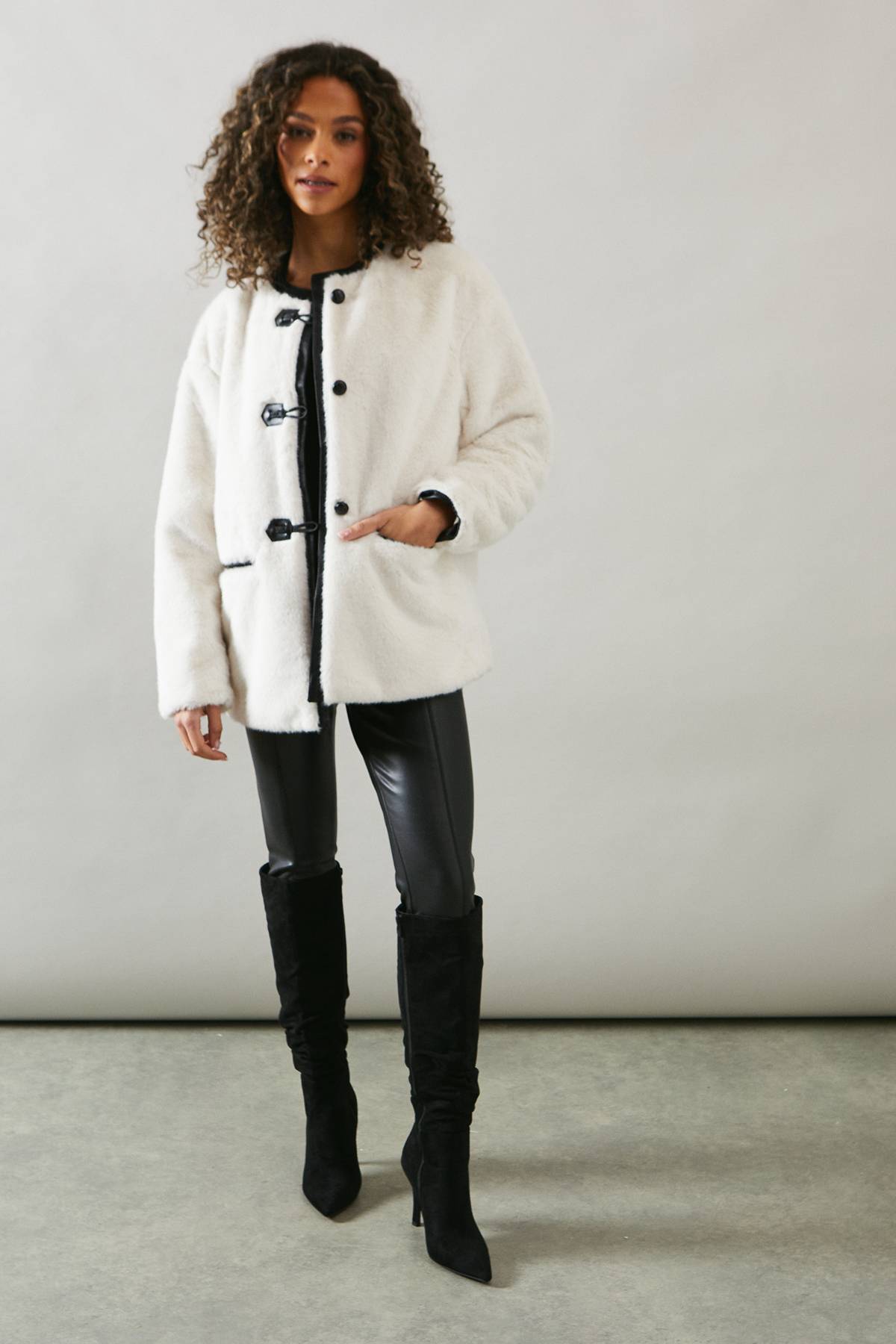 Wallis Veste en synthétique avec Détails synthétique