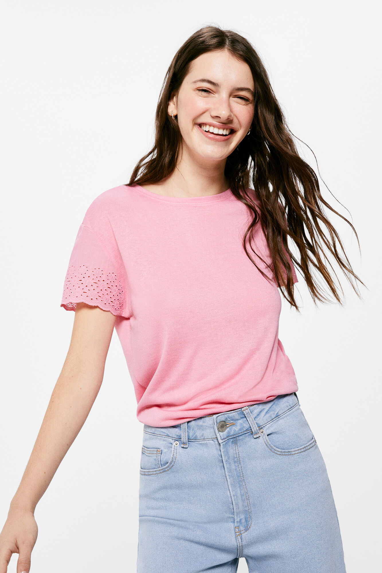 Camiseta lisa com bordado suíço - roxa