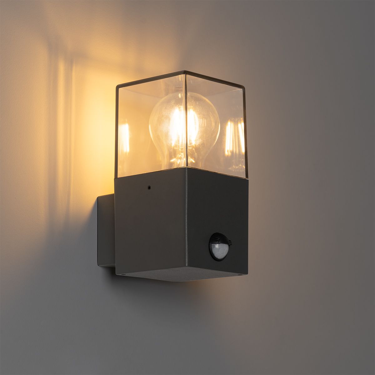 Buiten wandlamp donkergrijs met bewegingsmelder IP44 - Denmark