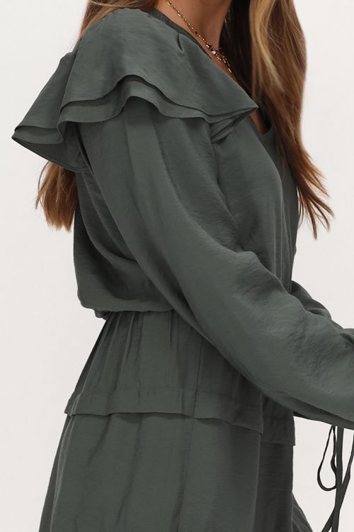 Groene jurk met ruffles & wijde mouwen
