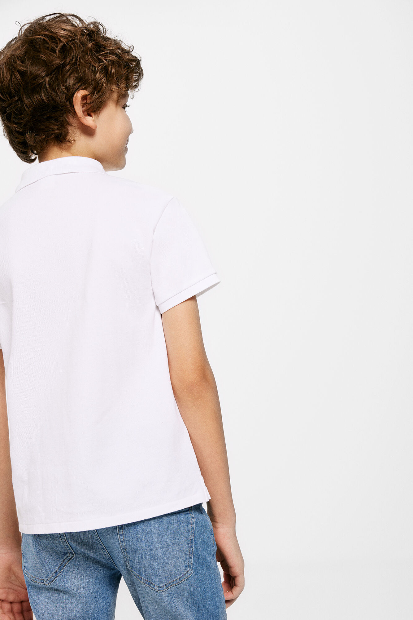 Camisa polo básica com logotipo para meninos