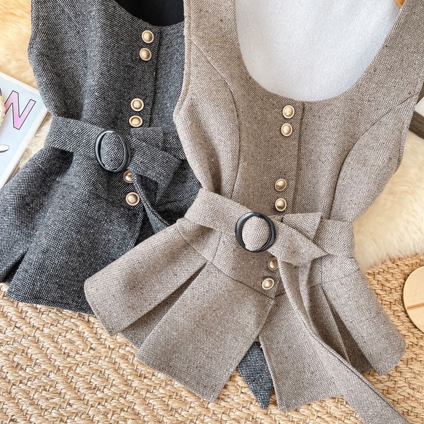 Lucuna - Peplum-vest met ronde hals en knoopjes