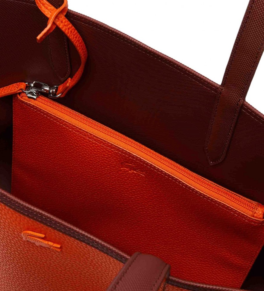 Bolsa Lacoste Anna reversível em dois tons, bordô e vermelha.