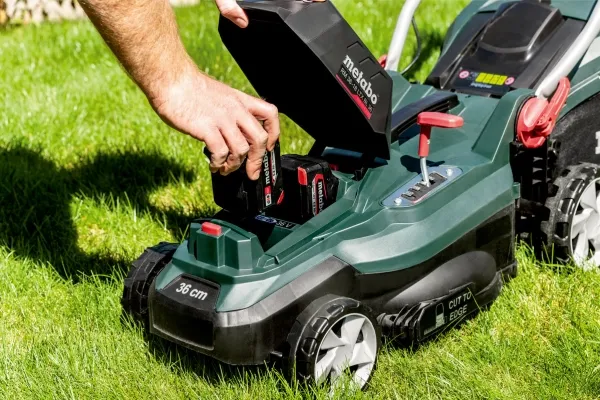 Metabo RM 36-18 LTX BL 36 - Græsslåmaskine - ledningfri - 18 V - 4000 opm - 36 cm - 12.6 kg - SOLO