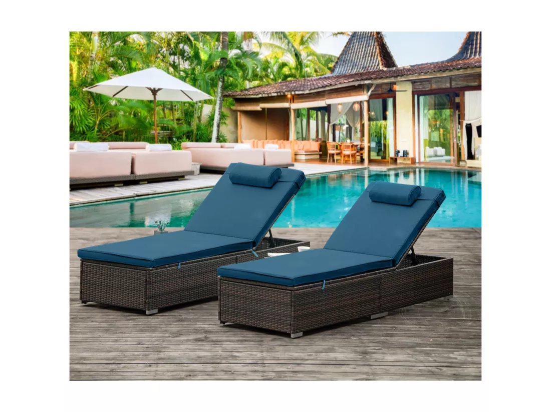Lot de 2 transats coussins bleus foncé en résine tressée avec tablette latérale PUNTA CANA