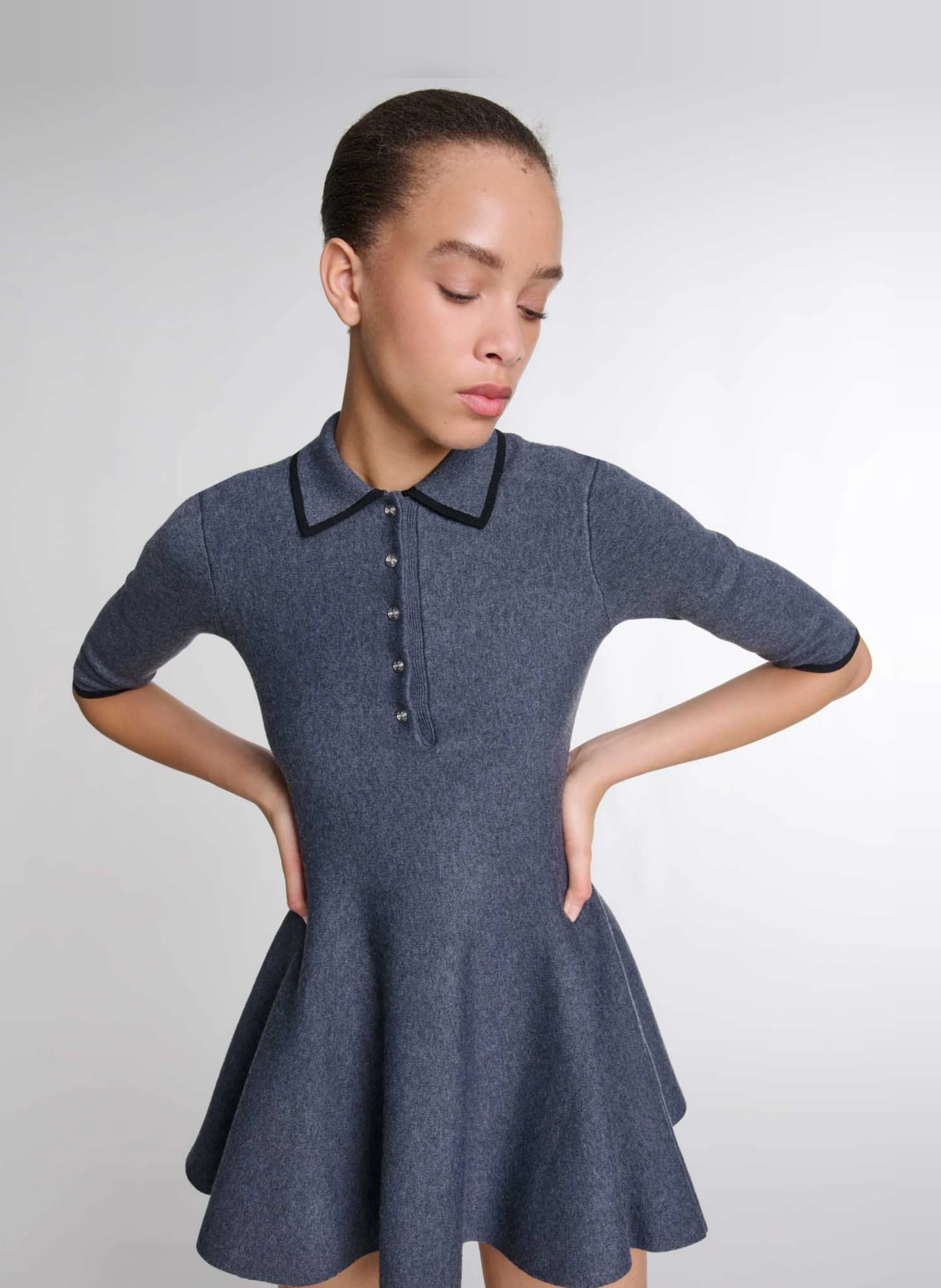 Robe courte col classique cintrée | Gris