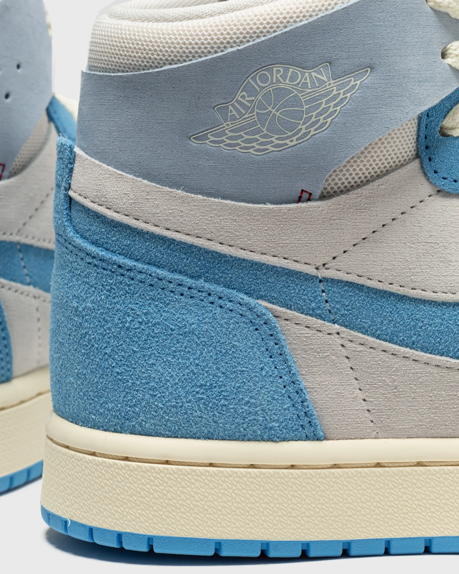 Jordan WMNS AJ1 Zoom Comfort 2